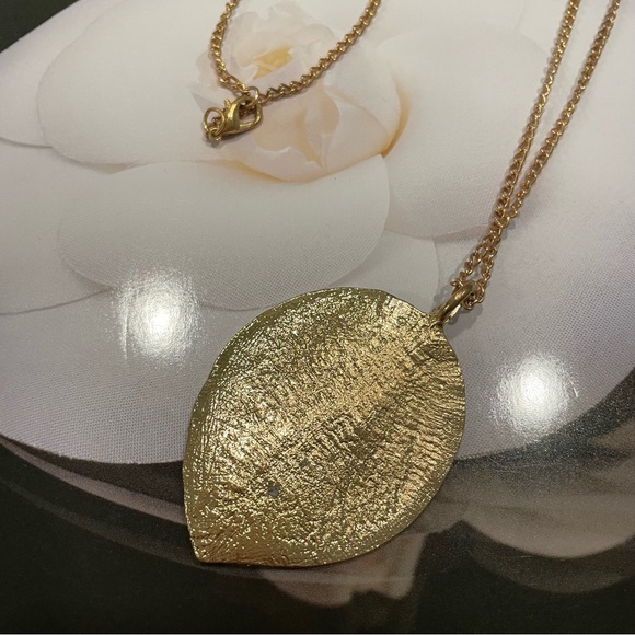 Gold Leaf Pendant Necklace - Picture 3 of 3
